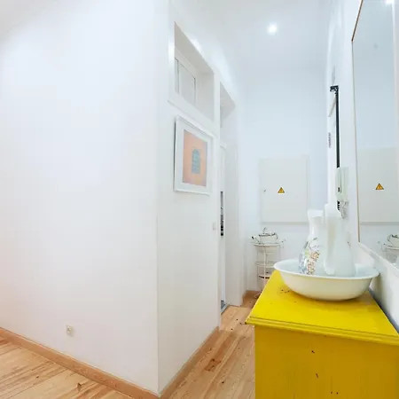Stylish, Bright & Historic -bica I Апартаменты Лиссабон
