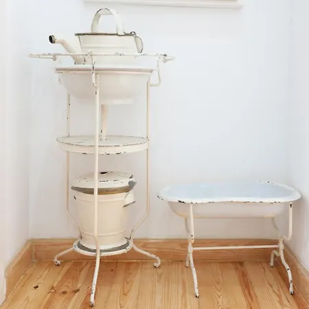 Διαμέρισμα Stylish, Bright & Historic -bica I